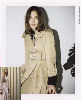  ??  ?? Accanto. Alexa Chung con il trench oversize della sua prima collezione. Sotto, da sinistra. Tailleur pantalone in viscosa, trench e abito in crêpe di seta . Capi e accessori, 150 in tutto, sono in vendita da questo mese su alexachung.com e altre boutique on e off line.