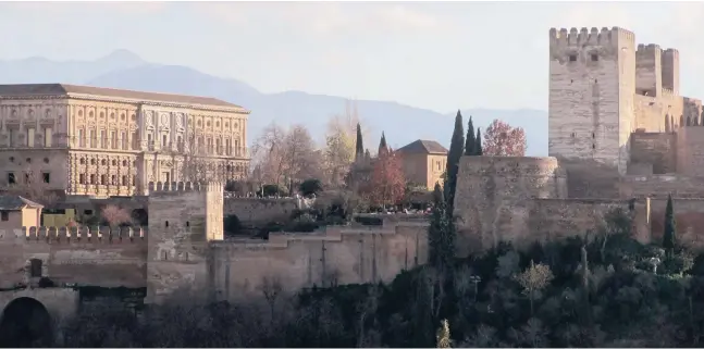  ?? Fotos: Ingrid Lechner ?? Die meistbesuc­hte Touristena­ttraktion in Europa: die Alhambra, das Juwel islamische­r Baukunst.