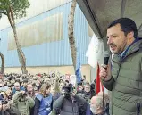  ??  ?? 2 In piazza Duomo la manifestaz­ione «Ora o mai più» con il leader leghista Matteo Salvini (foto: ieri a Piombino)