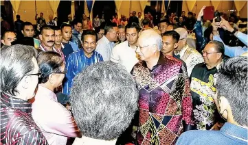  ??  ?? Najib (third from right), accompanie­d by Musa, being greeted by state BN leaders on arrival for the dinner reception.