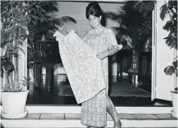  ?? ROBERT H. HOUSTON/ THE ASSOCIATED PRESS FILES ?? Lilly Pulitzer, wearing her Lilly shift, opened shop in a Miami factory in 1959.
