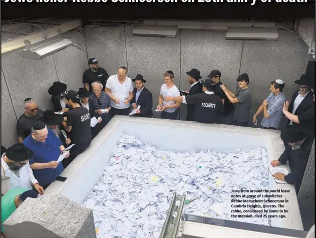  ??  ?? Jews from around the world leave notes at grave of Lubavitche­r Rebbe Menachem Schneerson in Cambria Heights, Queens. The rebbe, considered by some to be the messiah, died 25 years ago.