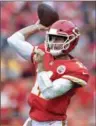  ?? JOHN SLEEZER, KANSAS CITY STAR ?? Kansas City Chiefs QB Alex Smith was 29 of 37 for 324 yards, with three TDs and no intercepti­ons in Sunday night’s 42-24 victory over Houston.