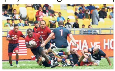  ??  ?? Hefty challenge: Malaysia’s Vatimio Rabebe (second from left) tries to get past Hong Kong players during the
Asia Rugby Championsh­ip 2018 at National Stadium, Bukit Jalil.