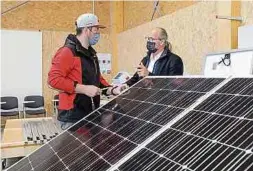  ?? Foto: Luc Deflorenne ?? Neue Energieque­llen für den Klimaschut­z: Energiemin­ister Claude Turmes im Kompetenzz­entrum in Bettemburg.