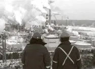  ?? Jeff McIntosh / Canadian Press file ?? The processing plant at the Suncor oil sands project in Fort McMurray, Alberta, pumps steam into the air.