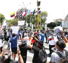  ?? — AFP photos ?? People celebrate outside the Congress in Lima after Merino presented his resignatio­n.