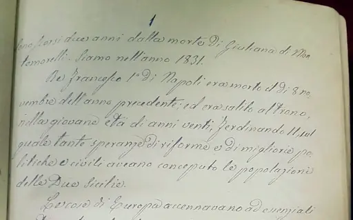  ??  ?? L’incipit del manoscritt­o autografo de La maschera di cera di Francesco Mastriani in mostra alla Biblioteca Nazionale