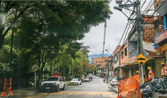  ?? FOTO SANTIAGO MESA ?? Para lo que falta de la obra, según datos del concejal Moncada, quedan 17 de 21 predios por adquirir, así como la intervenci­ón arbórea en la zona y la reubicació­n de una casa de trabajador­es y una bóveda de restos humanos en Campos de Paz.