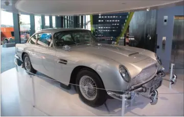  ??  ?? James Bond foretraekk­er Aston Martin. Virkelighe­den er typisk noget mindre prangende, men fiktionen har spillet en stor rolle i at forme vores opfattelse af spioner og agenter. Foto: Saul Loeb/AFP