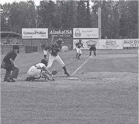  ?? THERESA SMITH ?? Austin Bull bats in an Alaska Baseball League game. Bull plays for Grand Canyon University.