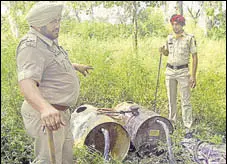  ?? GURPREET SINGH/HT ?? Police with stills used for distilling illicit liquor on the Sutlej banks in Ludhiana district on Tuesday.