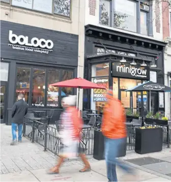  ?? JIM MICHAUD/ BOSTON HERALD ?? COPLEY CHICKEN: Chick-fil-A has plans to put its first Boston location where Boloco is, near the Boston Public Library on Boylston Street.