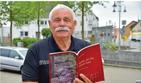  ?? FOTO: BECKER&BREDEL ?? Das Unwetter selbst hat Armin Neusius verpasst. Doch was danach geschah, hat er in seinem Buch „Nachts, als das Wasser kam“verarbeite­t.