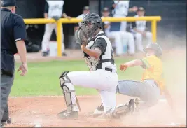  ??  ?? CIBOLA CATCHER GILDARDO HERNANDEZ (CENTER) and Mesa-Skyline’s Cole Yocum both look to the home plate umpire for the call after Yocum tried to score on a hit to left field in the top of the third inning of Thursday afternoon’s game at Cibola. Raiders...