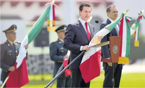  ??  ?? El presidente Enrique Peña Nieto, en la ceremonia conmemorat­iva del día de la Bandera de la nación, dijo que nos sigue convocando a la “exaltación de la patria”.