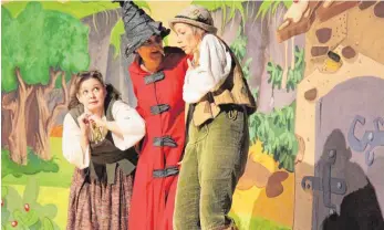  ?? FOTO: STEFANIE BÖCK ?? Mit „Hänsel und Gretel“hat die „Kinderoper Papageno“an der Grundschul­e Isny gastiert.