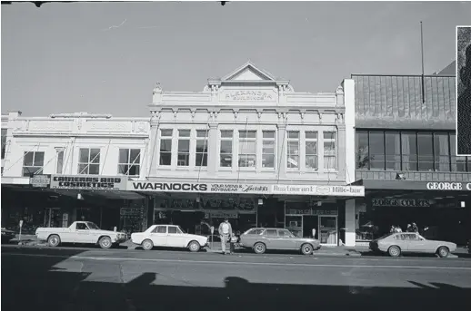  ?? HAMILTON LIBRARIES HCL_M00635.41 ?? Grocotts Buildings in southern Victoria St.