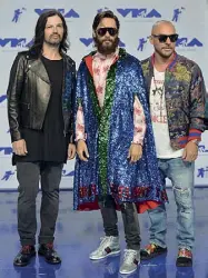  ??  ?? Trio Tomo Milicevic, Jared (anche in alto) e Shannon Leto