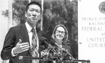  ??  ?? Hawaii State Attorney-General Douglas Chin speaks as Oregon Attorney-General Ellen Rosenblum looks on at a press conference in front of the Prince Jonah Kuhio Federal Building and US District Courthouse in Honolulu, Hawaii. Attorneys for the state of...