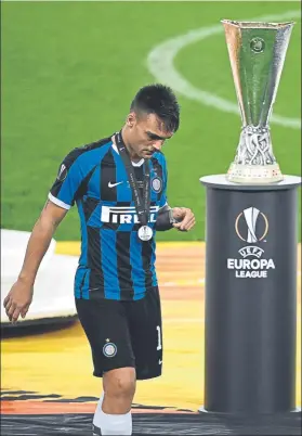  ?? FOTO: GETTY ?? Lautaro se quedó sin la Europa League ya que el Inter cayó ante el Sevilla