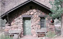  ?? Chicago Tribune ?? BELOW:
Phantom Ranch cabins at the bottom of the Grand Canyon
date to the 1920s.