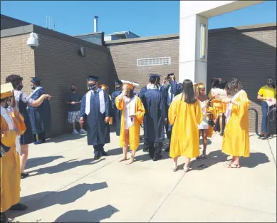  ?? MELISSA SCHUMAN - MEDIANEWS GROUP ?? Graduates hang out with their friends immediatel­y following the ceremony.