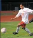  ?? Photo by John Gleeson ?? Reynaldo Bonilla shows deft footwork for Neshaminy