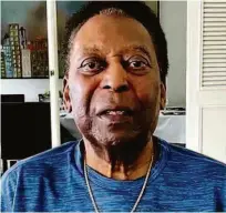  ?? @Pelé no Instagram ?? Ainda se recuperand­o da cirurgia para retirar um tumor do cólon, Pelé afirma estar bem melhor