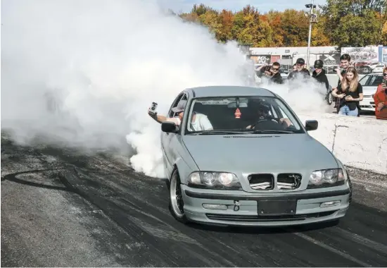  ?? PHOTO D’ARCHIVES, STÉPHANE SINCLAIR ?? Les amateurs de courses automobile­s de type drift (compétitio­ns de dérapage) et de drag (courses d’accélérati­on) ont pu profiter d’une dernière journée avant la fermeture définitive de l’autodrome de Saint-Eustache le 12 octobre dernier.