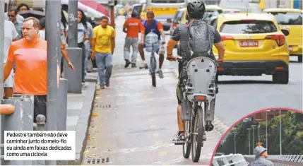  ?? ALEXANDRE BRUM / AGÊNCIA O DIA ?? Pedestre também não deve caminhar junto do meio-fio ou ainda em faixas dedicadas como uma ciclovia