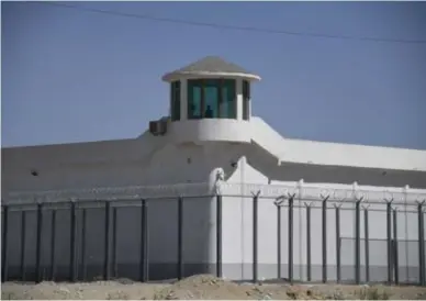  ?? © ?? Een detentiece­ntrum in Hotan, Xinjiang. Een koran bezitten volstaat soms om opgesloten te worden. afp