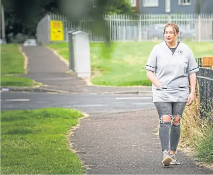  ?? Picture: Mhairi Edwards. ?? Kayla Murray near where she saw the man suddenly collapse on Monday.