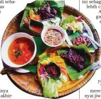  ?? ?? Hidangan Ibu Jamaliah yang terdiri dari gulai giling, puyuh bakar rubiah, kerabu taugeh dan lain-lain.