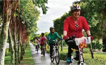  ?? — NICK SIM ?? Putrajaya Cycling Club members enjoying a scenic ride amidst the greenery of Putrajaya.