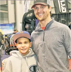  ??  ?? NO THANKS: Jacob deGrom, posing for photos Thursday with a young fan at the New York Auto Show, does not expect to sign a long-term contract extension with the Mets. Paul J. Bereswill