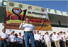  ?? JOSÉ LUIS TAPIA ?? Líderes obreros reunidos en el acto para conmemorar el 1 de Mayo.