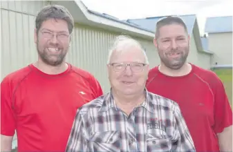  ??  ?? Léon Gagnon compte sur ses fils Éric et Sylvain pour poursuivre la croissance de l’entreprise familiale.