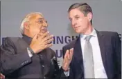  ?? MANOJ DHAKA ?? US environmen­talist Michael Greenstone with former chief minister Bhupinder Singh Hooda in Rohtak on Tuesday.