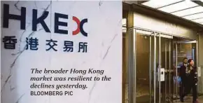  ?? BLOOMBERG PIC ?? The broader Hong Kong market was resilient to the declines yesterday.