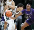  ?? AL GOLDIS — THE ASSOCIATED PRESS ?? Michigan State’s Max
Christie, left, is defended by Northweste­rn’s Chase Audige during the first half of Saturday’s game in East Lansing.