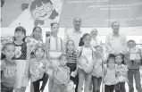  ??  ?? Tres mil niños tuvieron un regalo de Fernando Mora Garza/ VERÓNICA SALINAS