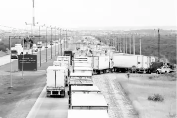  ?? — Reuters photo ?? Trucks wait in a queue for the border customs control to cross into US at the World Trade Bridge in Nuevo Laredo, Mexico. US Commerce Secretary Wilbur Ross said that substantia­l negotiatio­ns to revamp the North American Free Trade Agreement likely will...