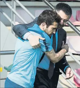  ?? FOTO: FC BARCELONA ?? Jordi Alba y Bartomeu, antes de una sesión de entrenamie­nto del Barça