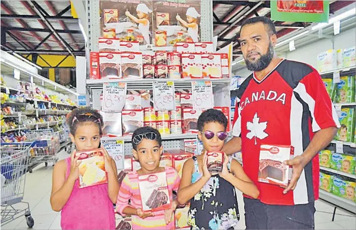  ?? Picture:SUPPLIED ?? Netani Ledua (far right) and triplets Jemimah Kaloilagi, Rachael Hanisi and Melina Vomani with Betty Crocker cake mix at RB Centrepoin­t.