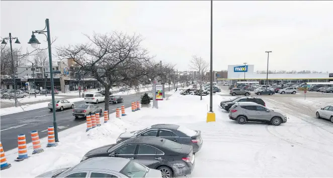  ?? P E T E R MC C A B E / MO N T R E A L G A Z E T T E ?? When the Dorval Gardens shopping mall was opened in the 1960s, it was a state- of- the- art facility and a signature landmark. That is no longer the case.