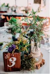  ??  ?? Tie it all together Match place settings and centrepiec­es with your signage, to bring together a rustic aesthetic. If you’re DIYing, using off-cuts of wood from your signs will help eliminate waste.