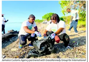  ?? ?? Jamaica Customs Agency partnered with GraceKenne­dy Group for Internatio­nal Coastal Clean-up Day at Sirgany Beach in Rockfort, Kingston, on September 17, 2022. The initiative forms part of the agency’s ongoing efforts to support environmen­tal sustainabi­lity activities.