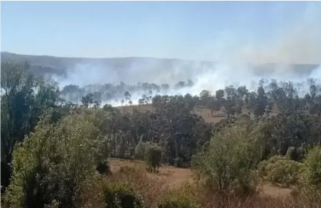  ?? Photo: Raft John ?? SMOKE HAZE: Large volumes of smoke are expected in the Cooyar region where a vegetation fire, sparked by arcing power lines, is expected to burn for several days.