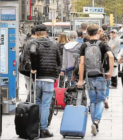  ?? Jaime García ?? Turistas en el centro de Barcelona